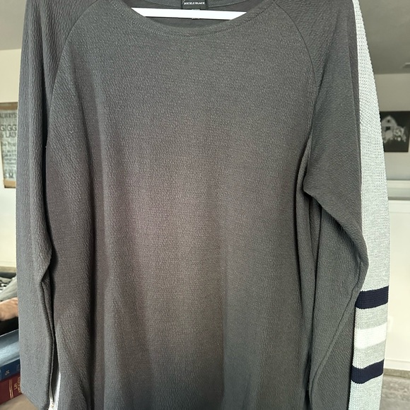 Multiple Women's Top - Picture 3 of 6